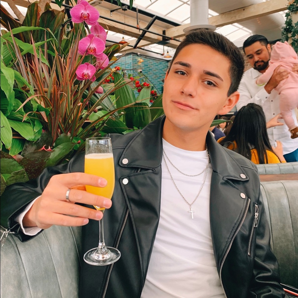 Meet your Posher, Ethan